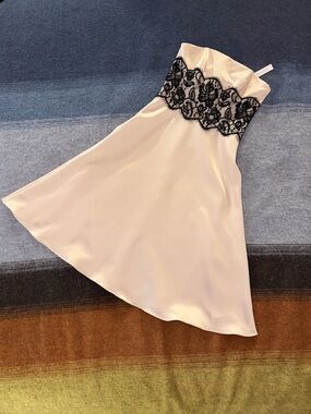 NWT White House Black Market Strapless Satin Lace Cocktail Dress Size 0